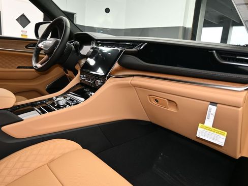 New 2025 Jeep Grand Cherokee Summit image 47