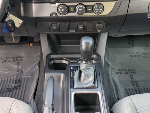 Used 2022 Toyota Tacoma SR image 19