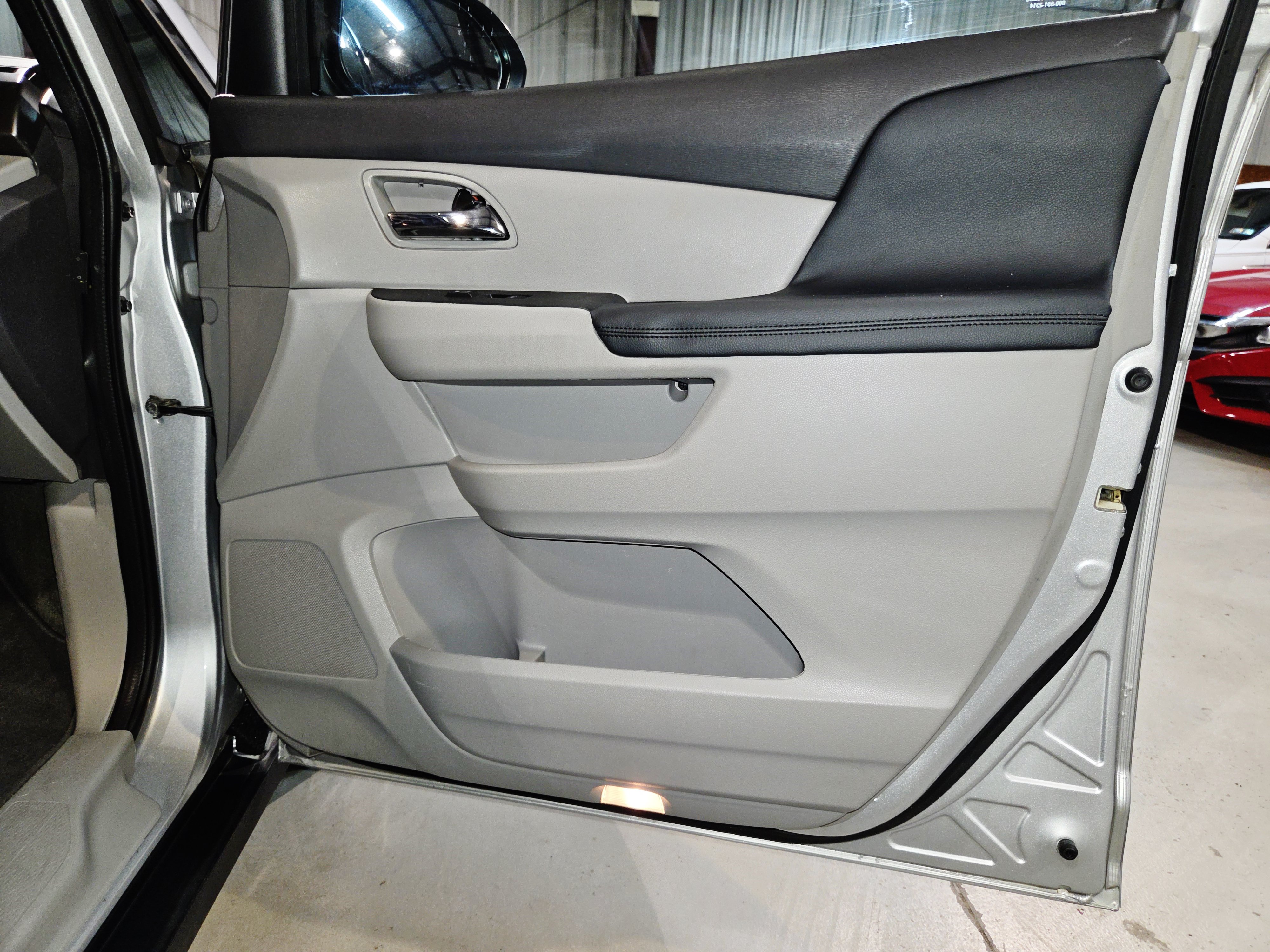 Used 2015 Honda Odyssey EX-L image 28