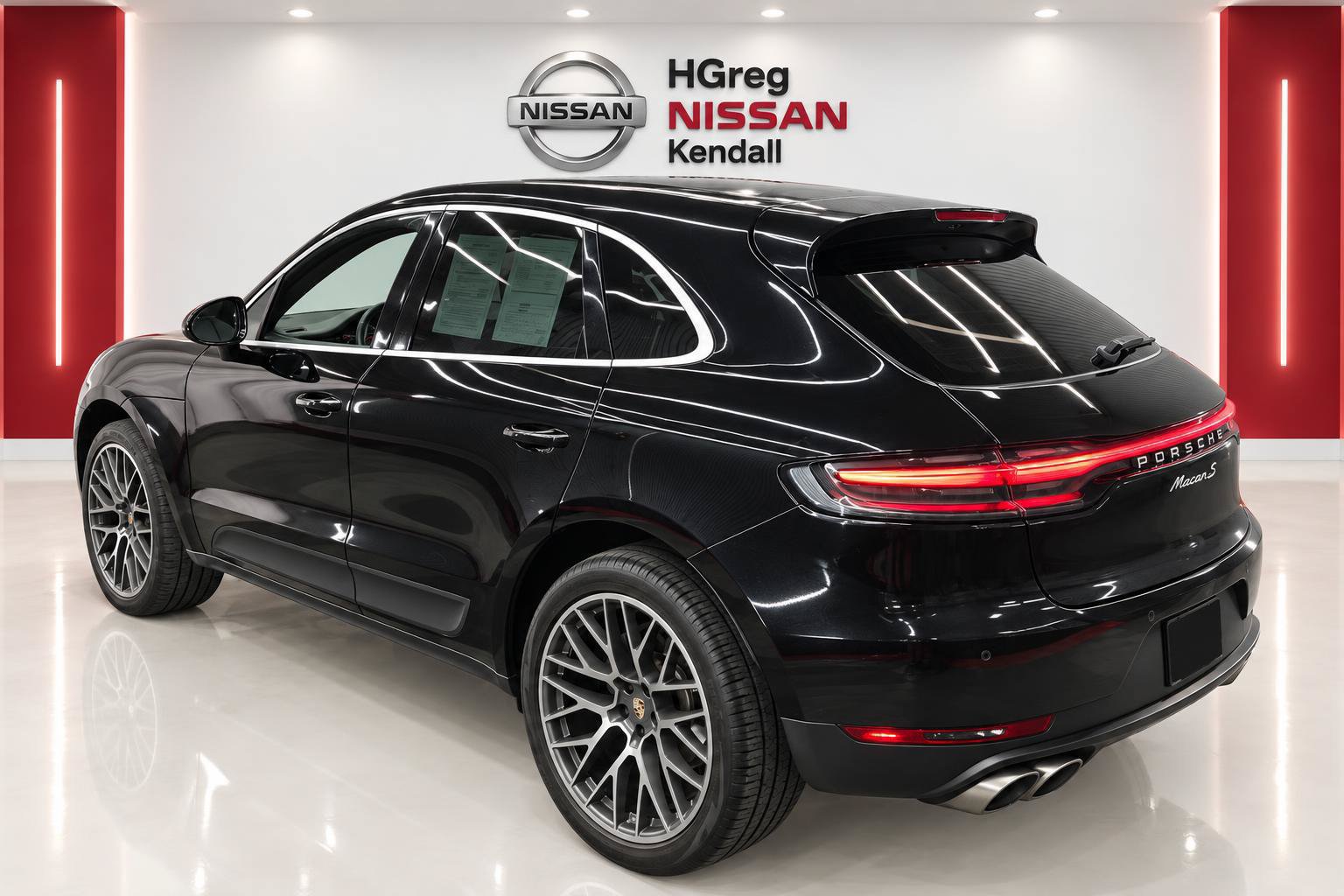 Used 2019 Porsche Macan S AWD/4WD image 2