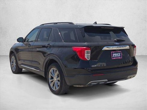 Used 2023 Ford Explorer XLT w/ Equipment Group 202A RWD image 8