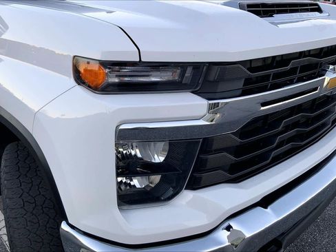 Used 2024 Chevrolet Silverado 2500 LT image 25