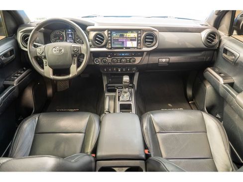 Used 2020 Toyota Tacoma TRD Sport w/ TRD Premium Sport Package AWD/4WD image 20