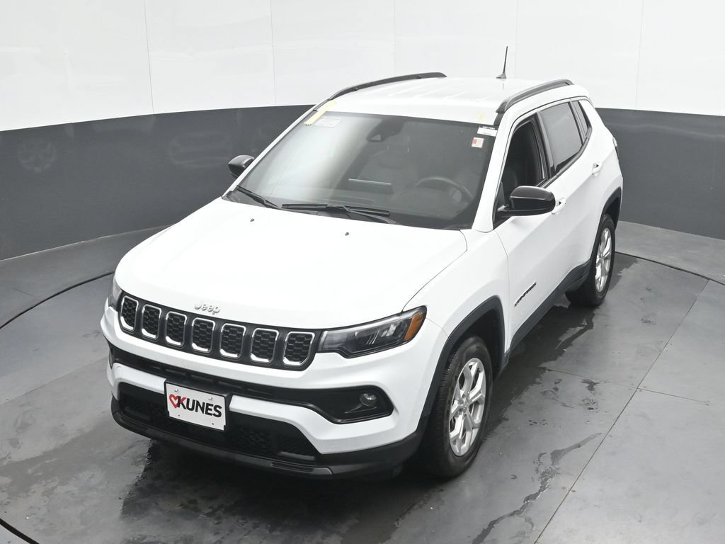 Used 2024 Jeep Compass Latitude AWD/4WD image 32