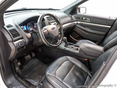 Used 2018 Ford Explorer XLT w/ Equipment Group 202A image 14