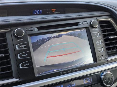 Used 2019 Toyota Highlander XLE image 12