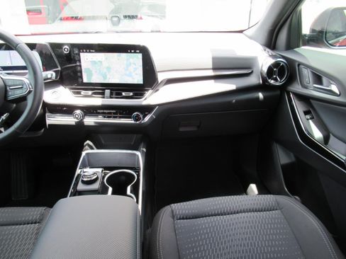 Used 2026 Chevrolet Equinox LT FWD image 14