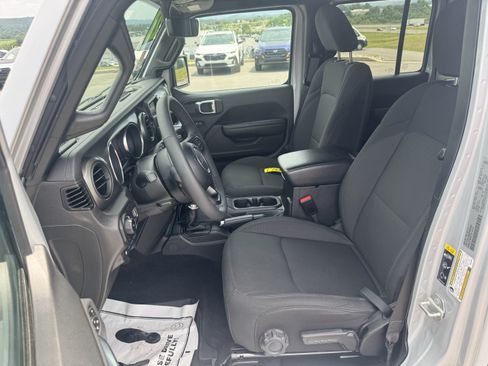 Used 2023 Jeep Wrangler Unlimited w/ Sun & Screen Package AWD/4WD image 12
