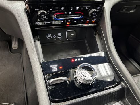 Used 2024 Jeep Grand Cherokee L Limited w/ Luxury Tech Group II AWD/4WD image 28