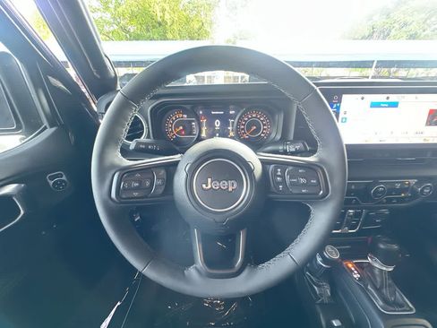 Used 2025 Jeep Gladiator Sport AWD/4WD image 15