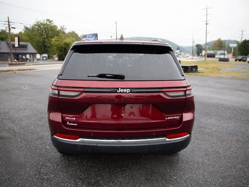 Used 2024 Jeep Grand Cherokee Limited image 4