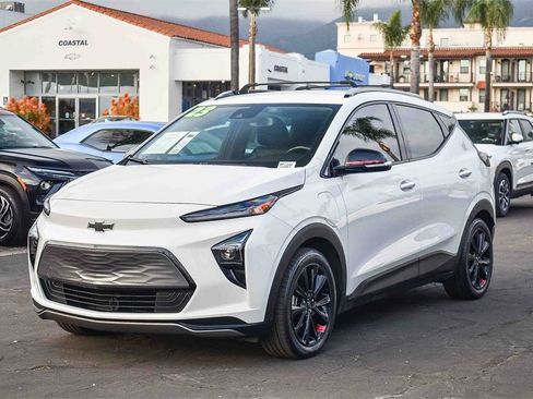 Used 2023 Chevrolet Bolt EUV LT w/ Convenience Package image 3