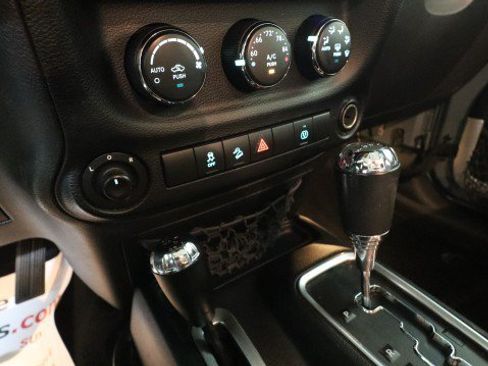 Used 2014 Jeep Wrangler Unlimited Sahara w/ Connectivity Group AWD/4WD image 16