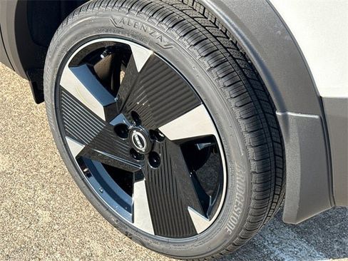 New 2026 Nissan Kicks SR image 11