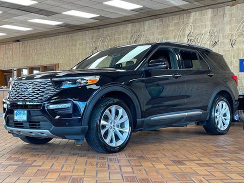 Used 2023 Ford Explorer Platinum w/ Technology Package AWD/4WD image 4