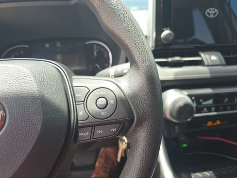Used 2024 Toyota RAV4 LE FWD image 17
