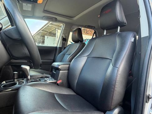 Used 2022 Toyota 4Runner TRD Off-Road Premium AWD/4WD image 18