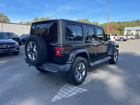 Used 2018 Jeep Wrangler Unlimited Sahara image 5