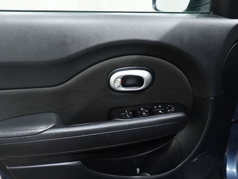 Used 2016 Kia Soul + FWD image 18