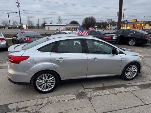 Used 2017 Ford Focus Titanium w/ Titanium Technology Package image 4