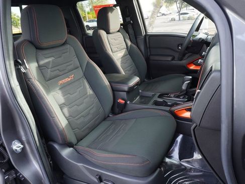 Used 2025 Nissan Frontier Pro-X image 12