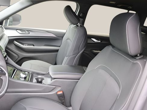 New 2026 Jeep Grand Cherokee Laredo RWD image 11