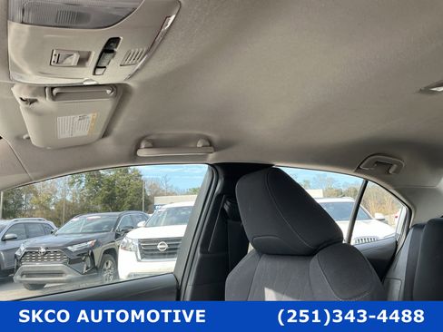 Used 2021 Toyota Corolla LE image 25