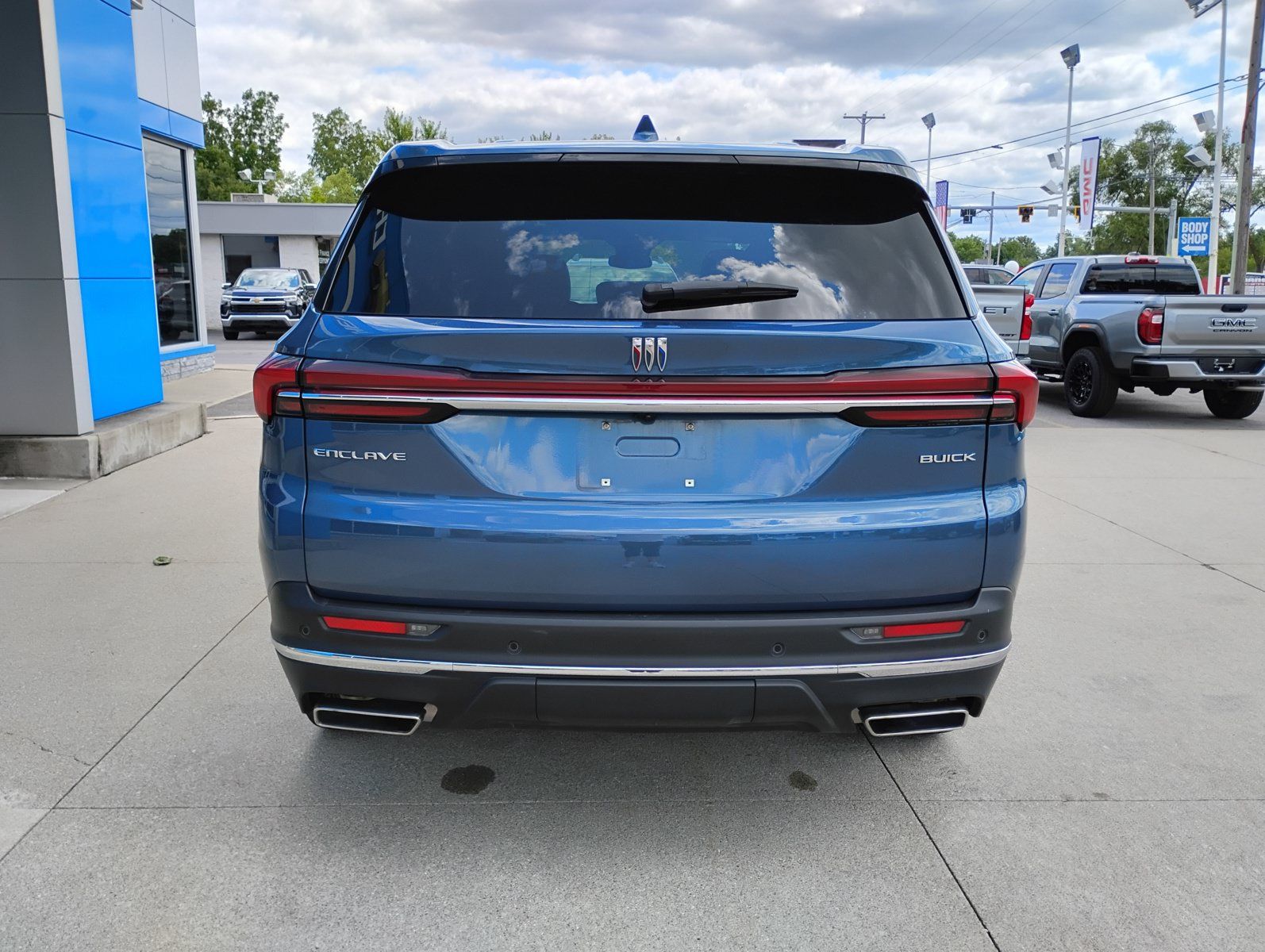 Used 2025 Buick Enclave Preferred FWD image 15