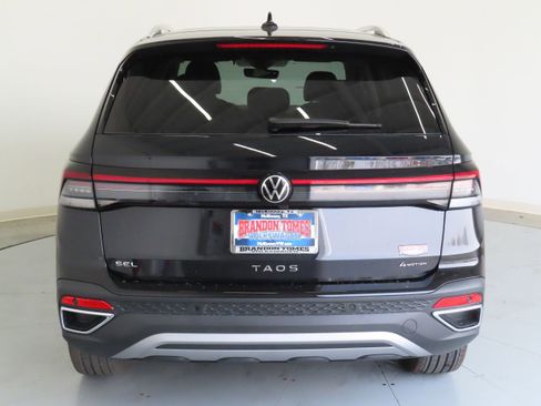 New 2025 Volkswagen Taos SEL image 5