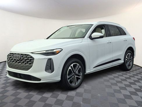 Used 2025 Audi Q5 Premium Plus w/ Premium Plus image 3