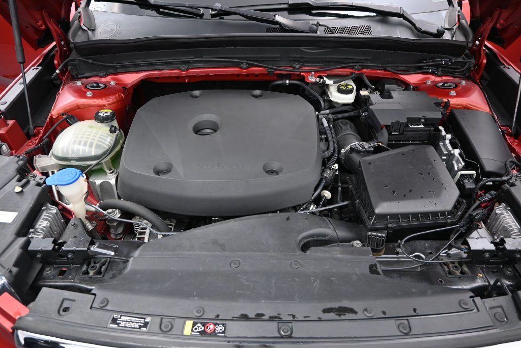 Used 2019 Volvo XC40 T4 Momentum FWD image 14