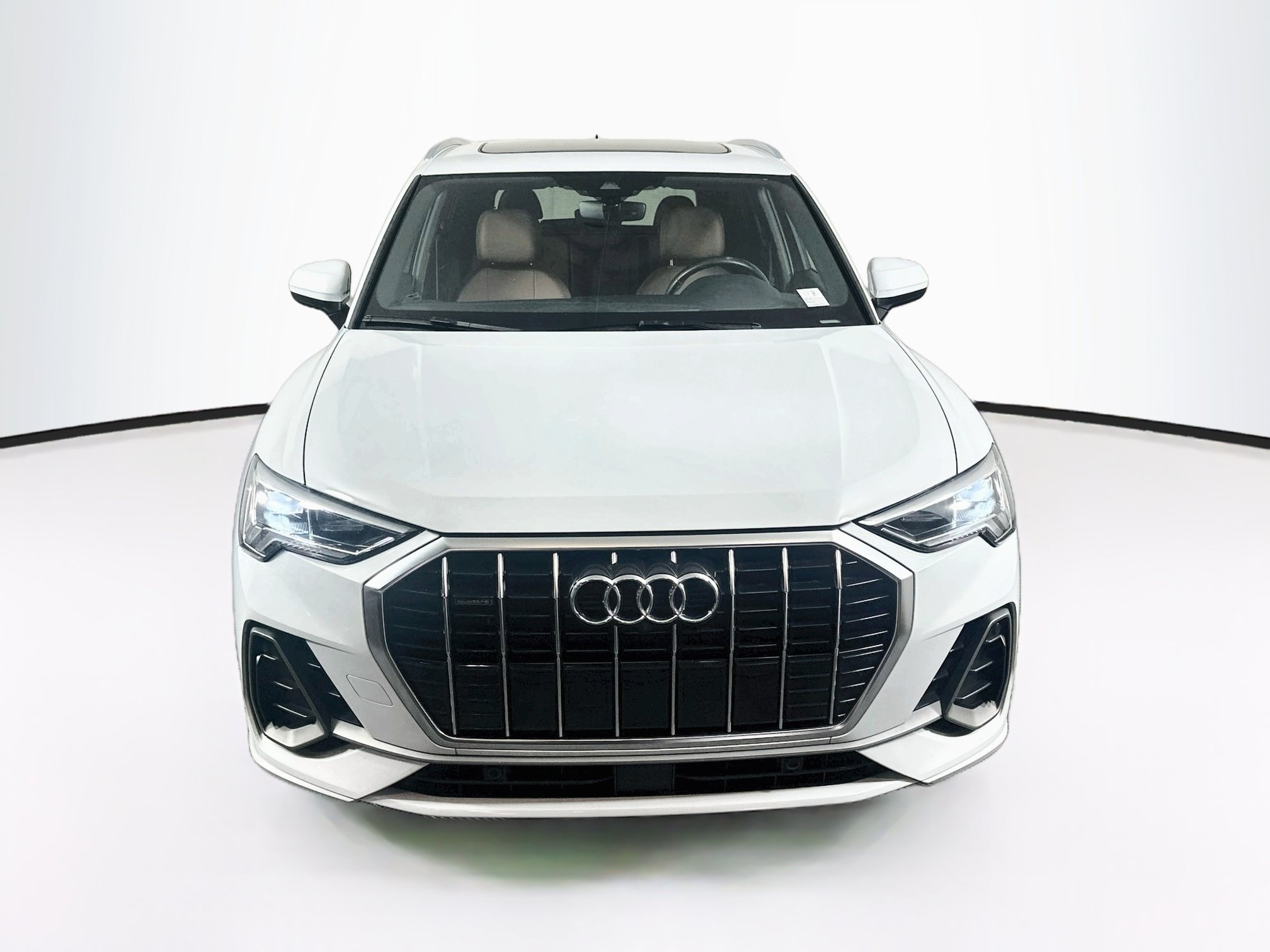 Used 2022 Audi Q3 2.0T Premium Plus w/ Premium Plus Package AWD/4WD image 2