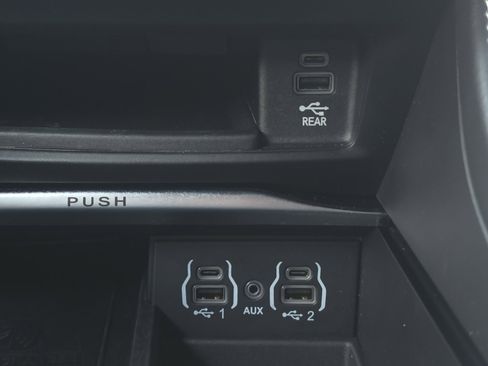 Certified 2022 Chrysler Pacifica Limited w/ Uconnect Theater Family Group image 17