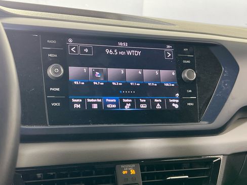 Used 2022 Volkswagen Taos SE image 14