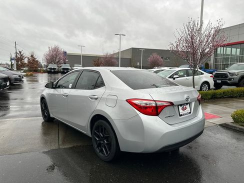 Used 2015 Toyota Corolla LE image 3
