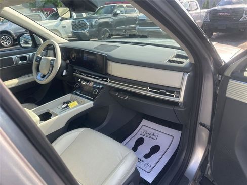 Used 2025 Hyundai Santa Fe SEL AWD/4WD image 12
