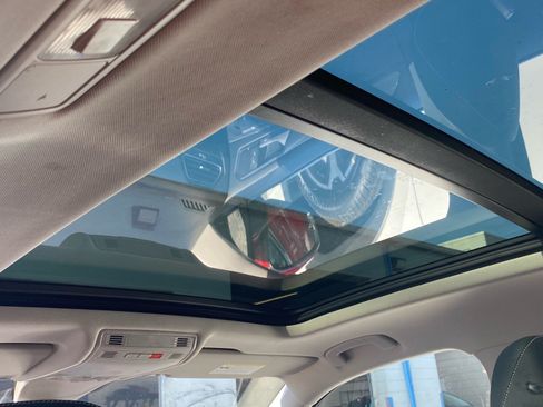Certified 2023 Volkswagen Tiguan SE w/ Panoramic Sunroof Package AWD/4WD image 19