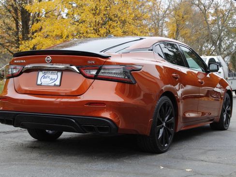 Used 2019 Nissan Maxima SR w/ Premium Package image 11