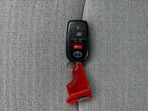 Used 2021 Toyota Sienna LE FWD image 53