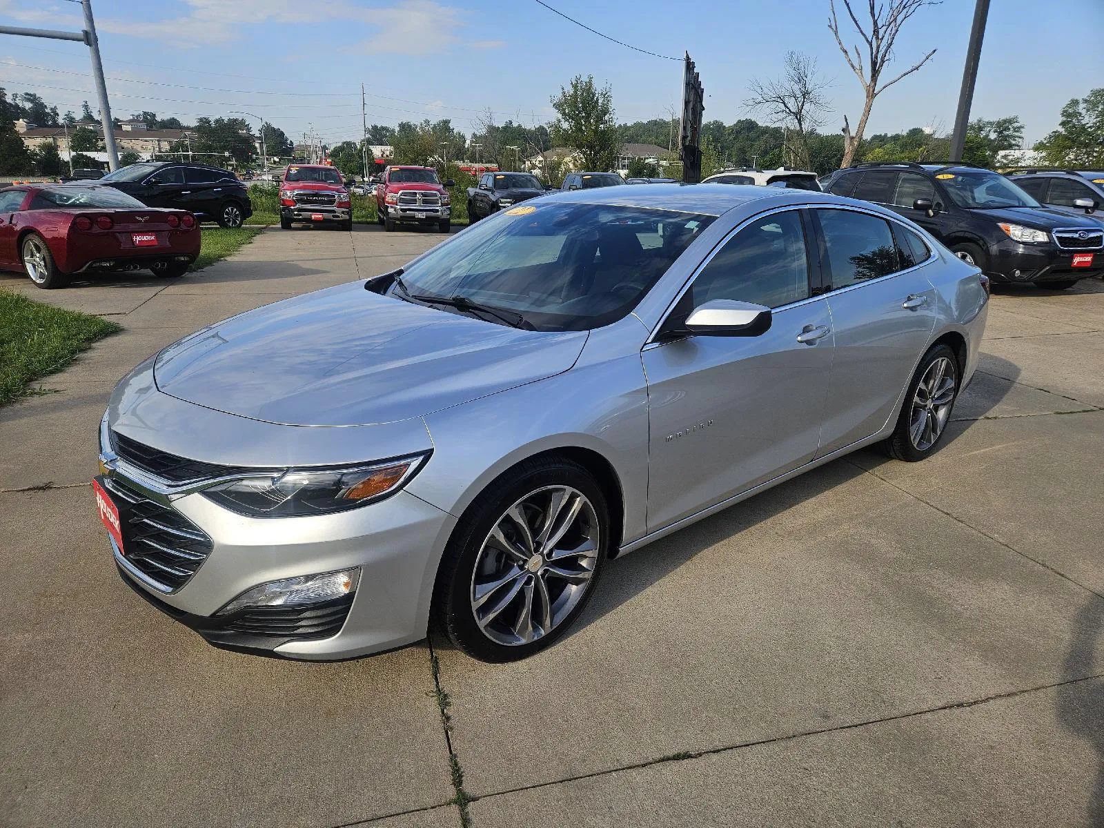 Used 2022 Chevrolet Malibu LT FWD image 3