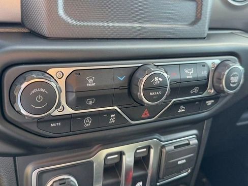 Used 2022 Jeep Wrangler Sport S image 43