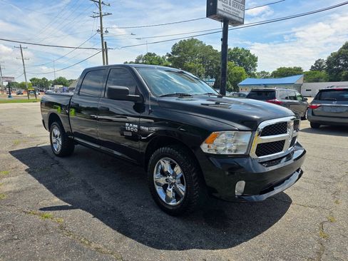 Used 2018 RAM 1500 Express w/ Express Value Package AWD/4WD image 5