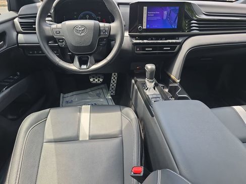Used 2025 Toyota Camry SE w/ Convenience Package FWD image 17