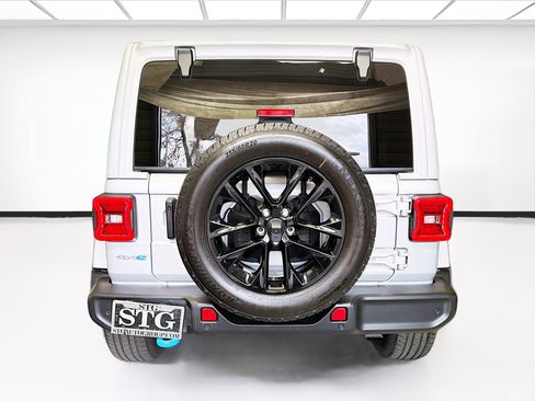 Used 2024 Jeep Wrangler Unlimited Sahara w/ Technology Group AWD/4WD image 5
