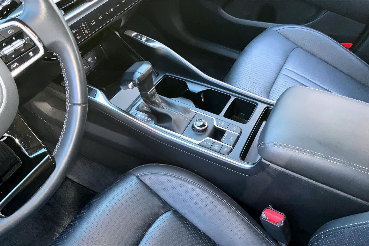 Used 2025 Kia Sorento S FWD image 14