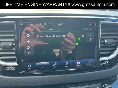 Used 2024 Chrysler Pacifica Touring-L FWD image 25