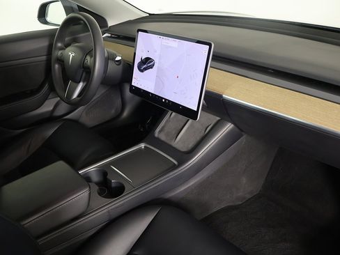 Used 2021 Tesla Model 3 Standard Range Plus image 27