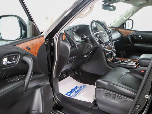 Used 2024 Nissan Armada SL RWD image 3
