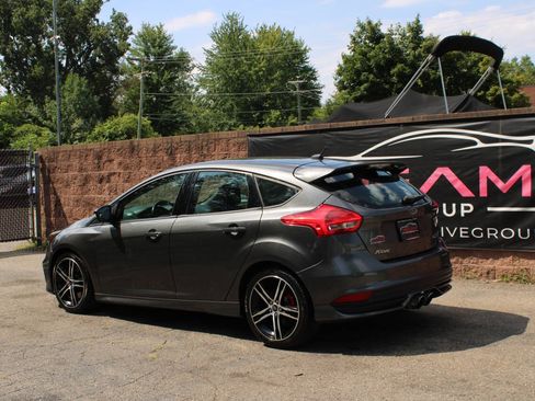 Used 2018 Ford Focus ST FWD image 3
