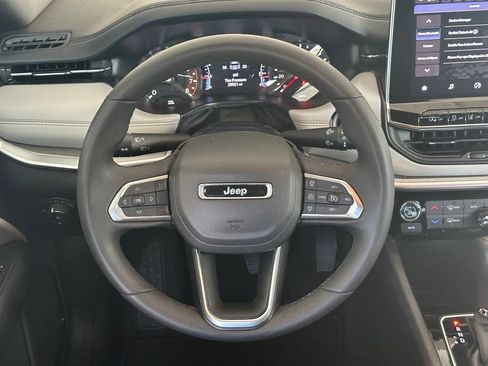 Used 2025 Jeep Compass Limited AWD/4WD image 16